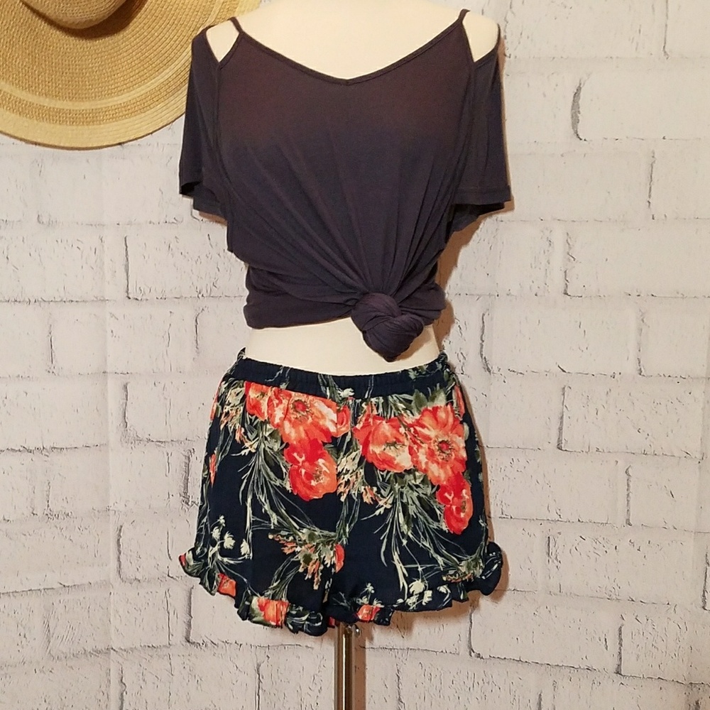 5/$30 BOHO Floral Shorts - Picture 3 of 5